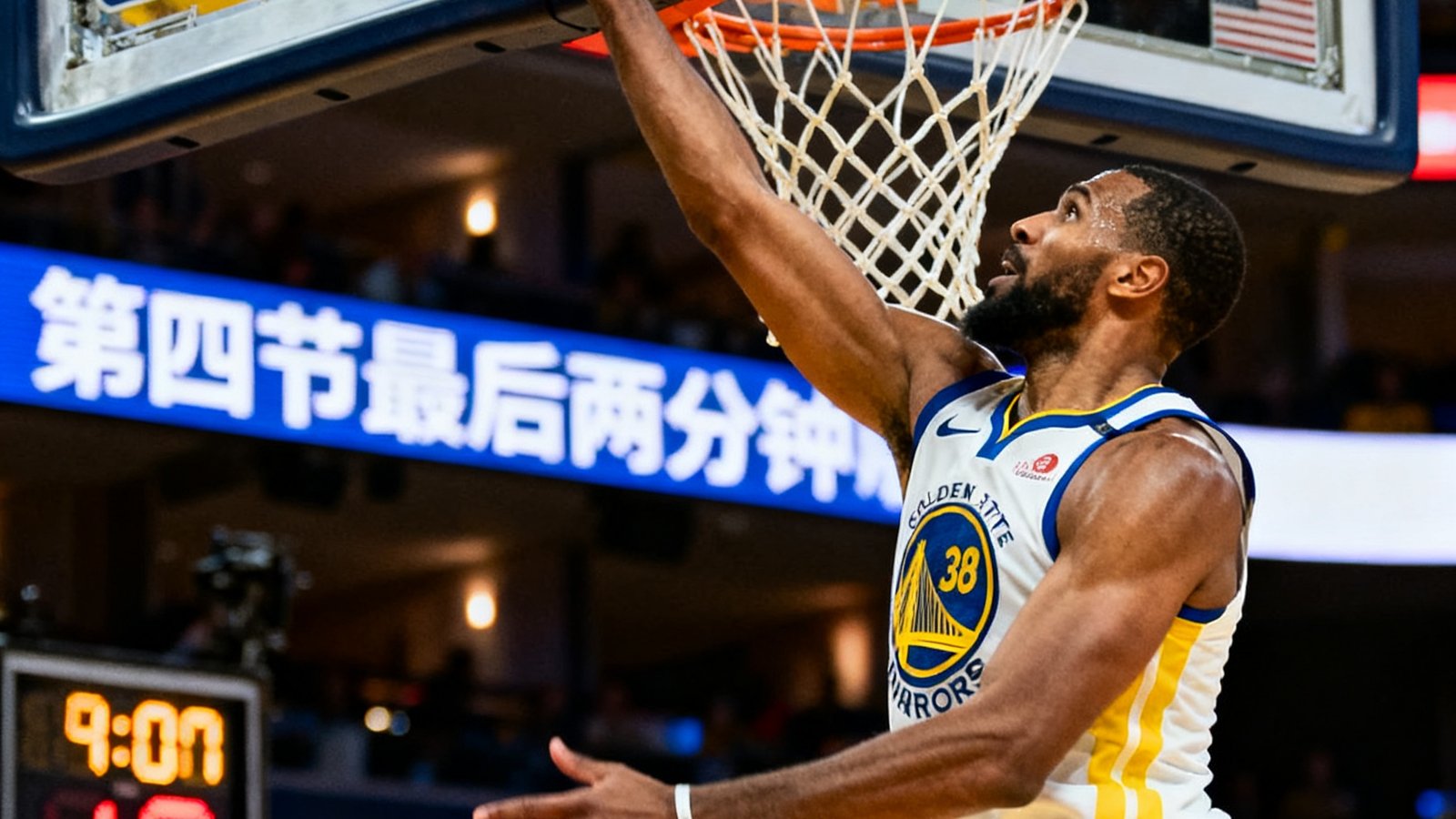 NBA直播画面中球员飞身扣篮,计时器显示第四节最后两分钟